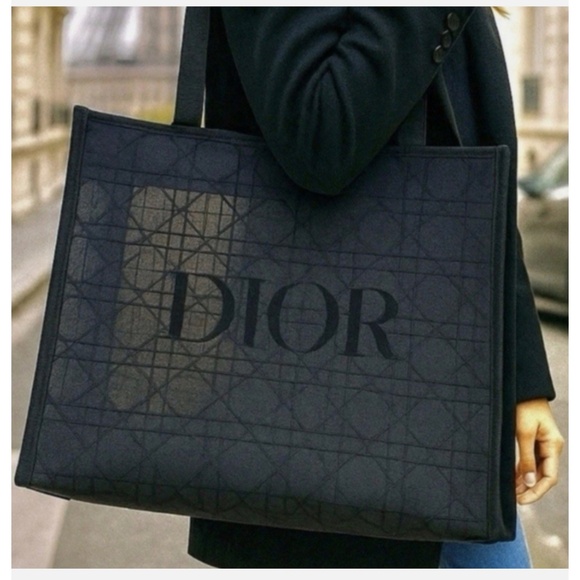 Dior 2025 VIP Black Lace Mesh Tote - Picture 1 of 3